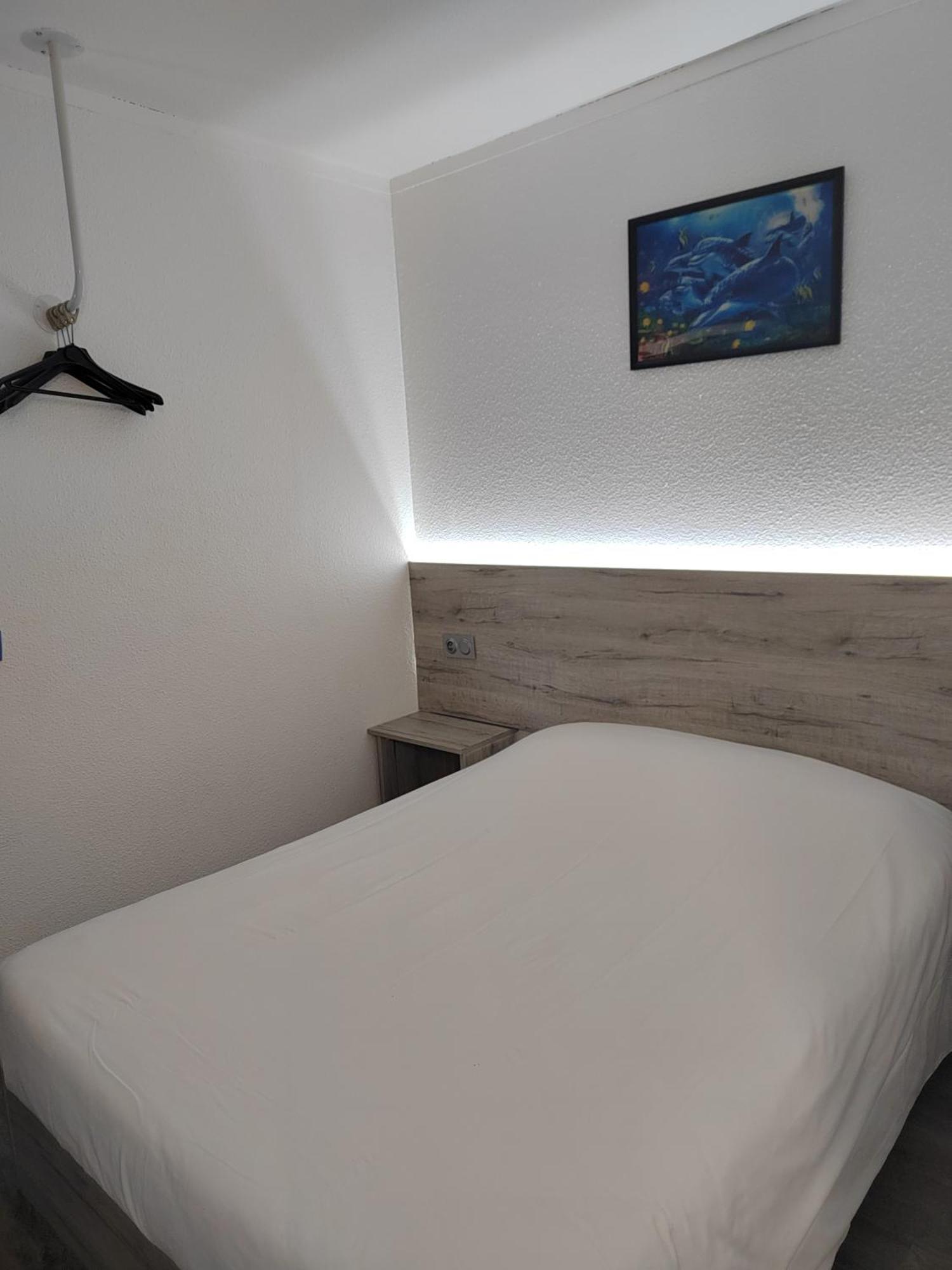 Alpha Hotel Bouafle Kültér fotó