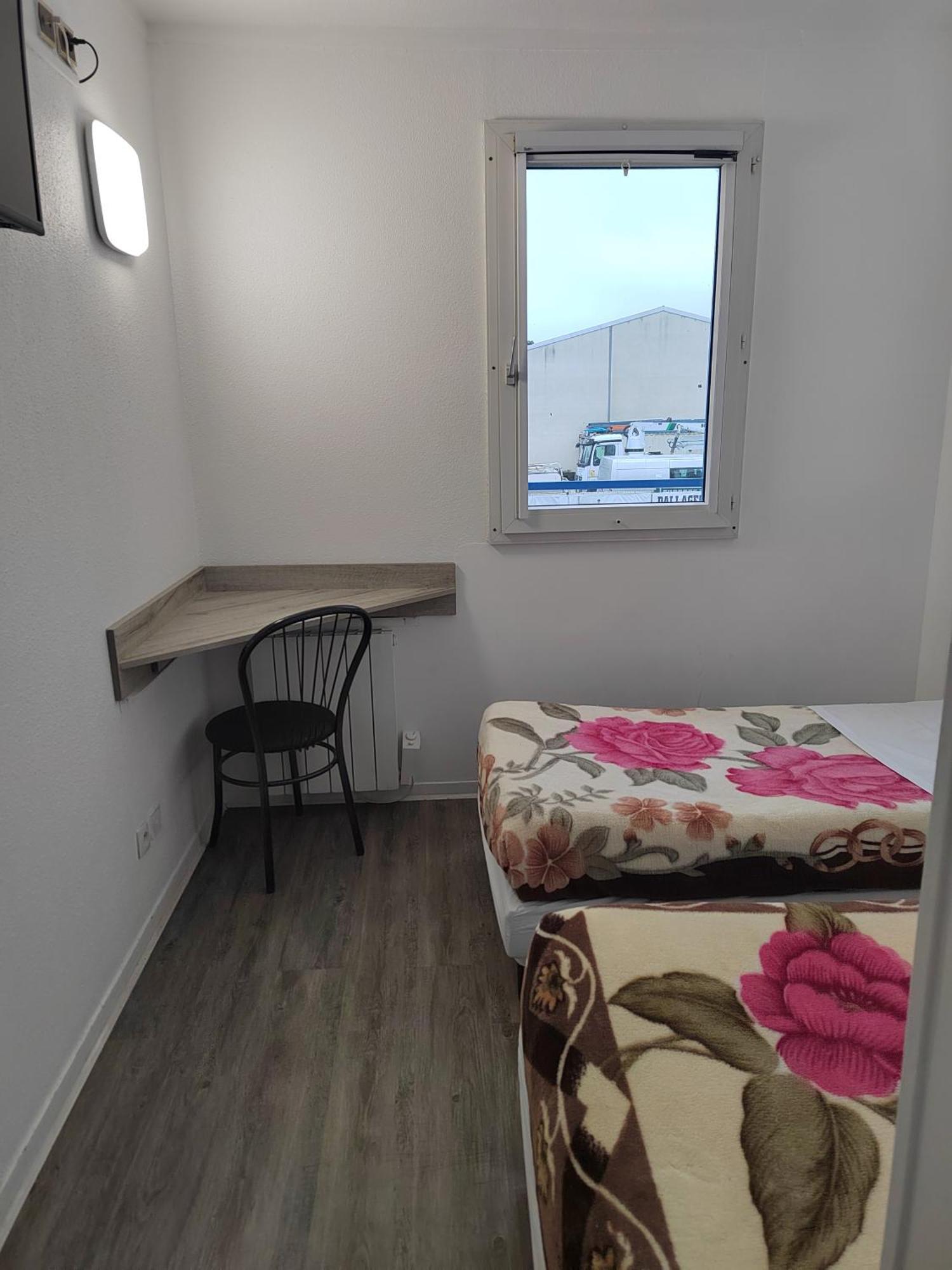 Alpha Hotel Bouafle Kültér fotó