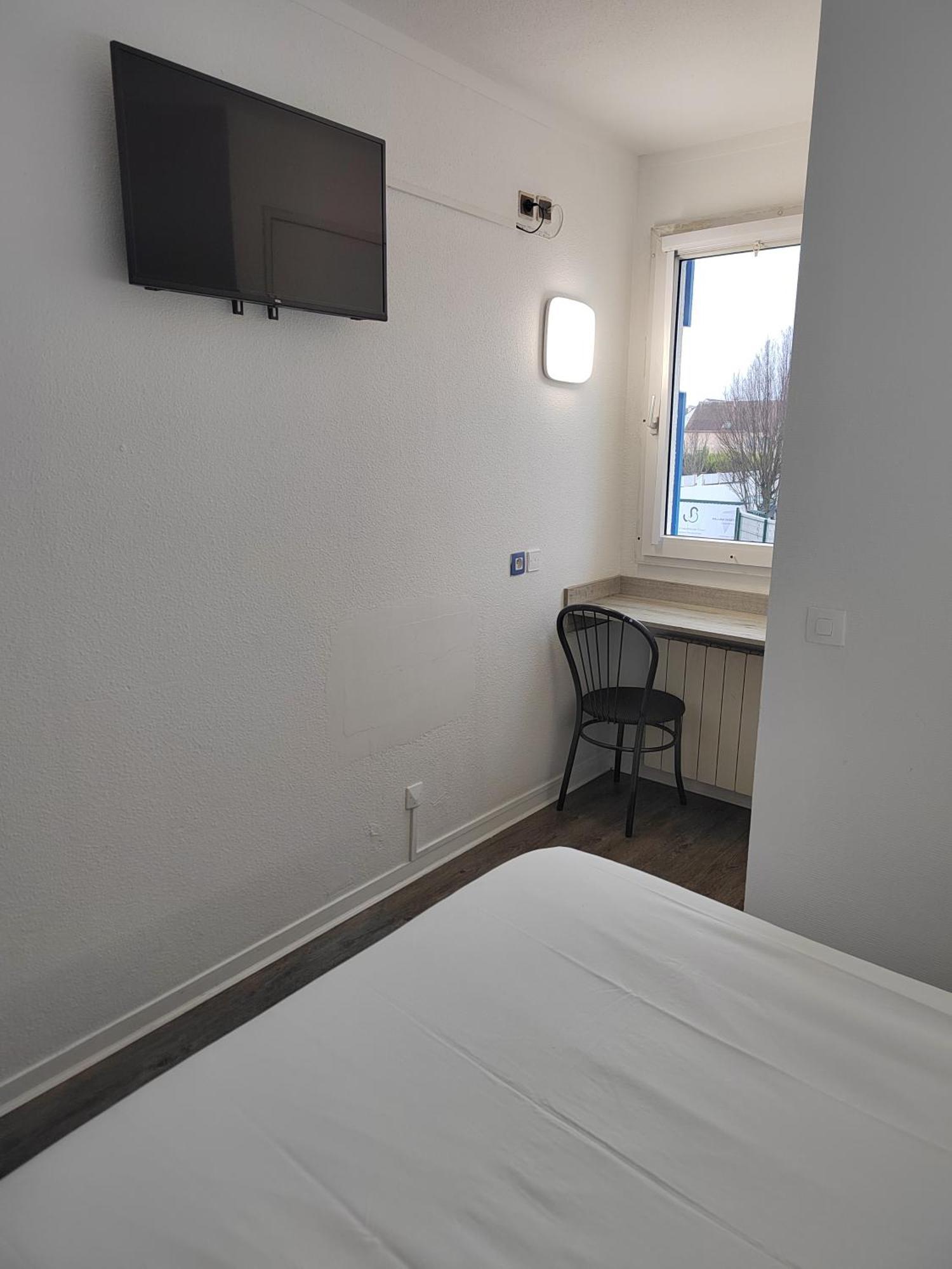 Alpha Hotel Bouafle Kültér fotó