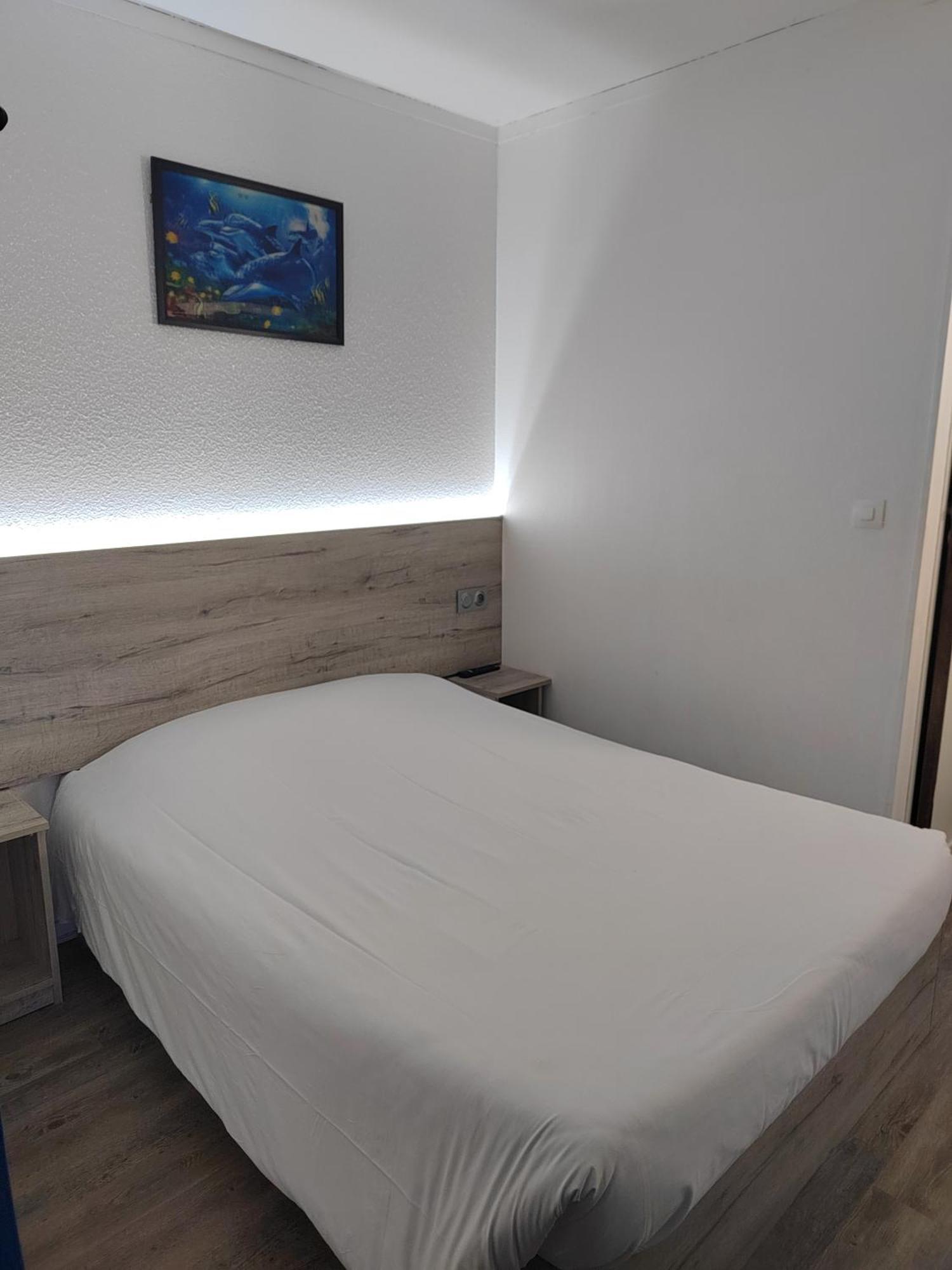 Alpha Hotel Bouafle Kültér fotó