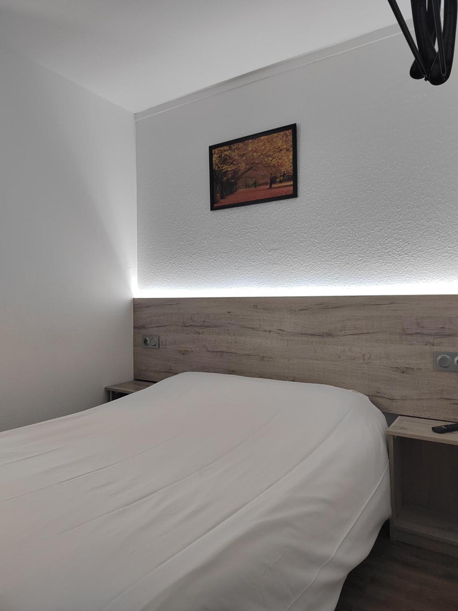 Alpha Hotel Bouafle Kültér fotó