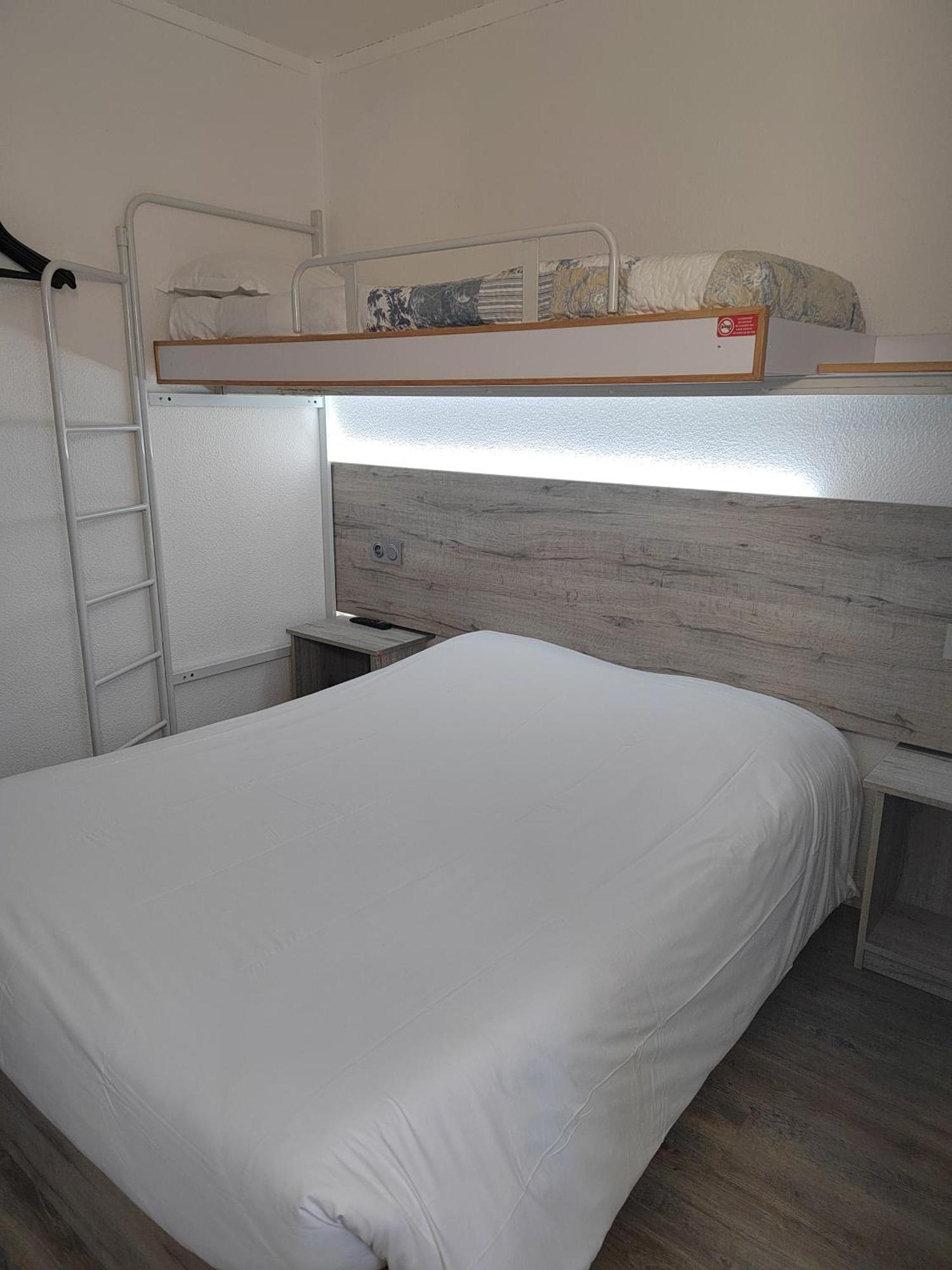 Alpha Hotel Bouafle Kültér fotó